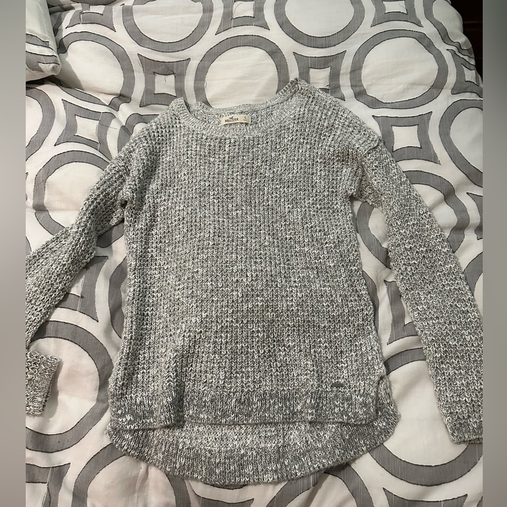 Hollister sweater never worn
